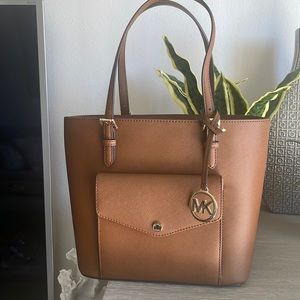 Michael Kors Jet Set Item Medium Tote